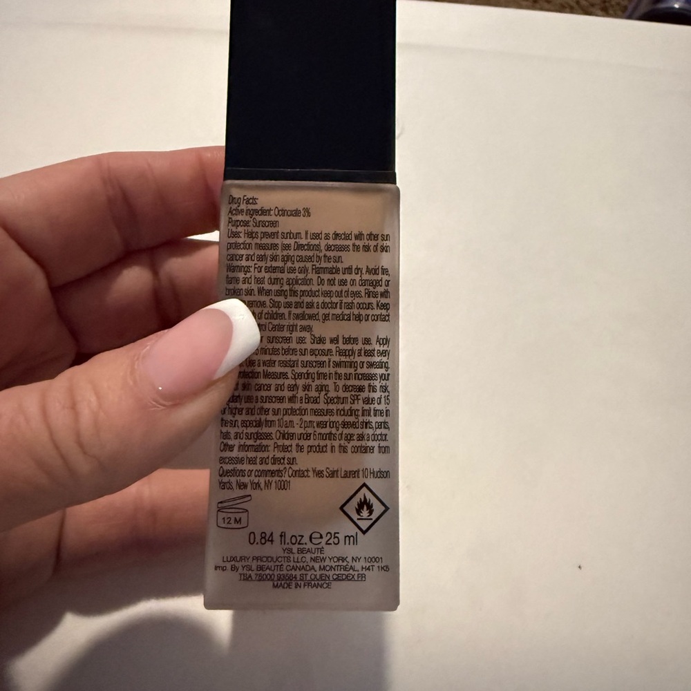 Yves Saint Laurent All Hours Foundation - Cream - Picture 3 of 4